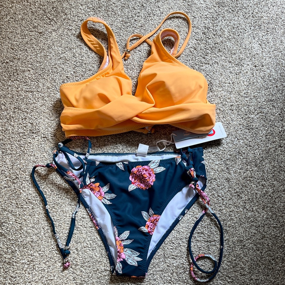 Cupshe Floral Bikini Bottoms with Solid Peach Top